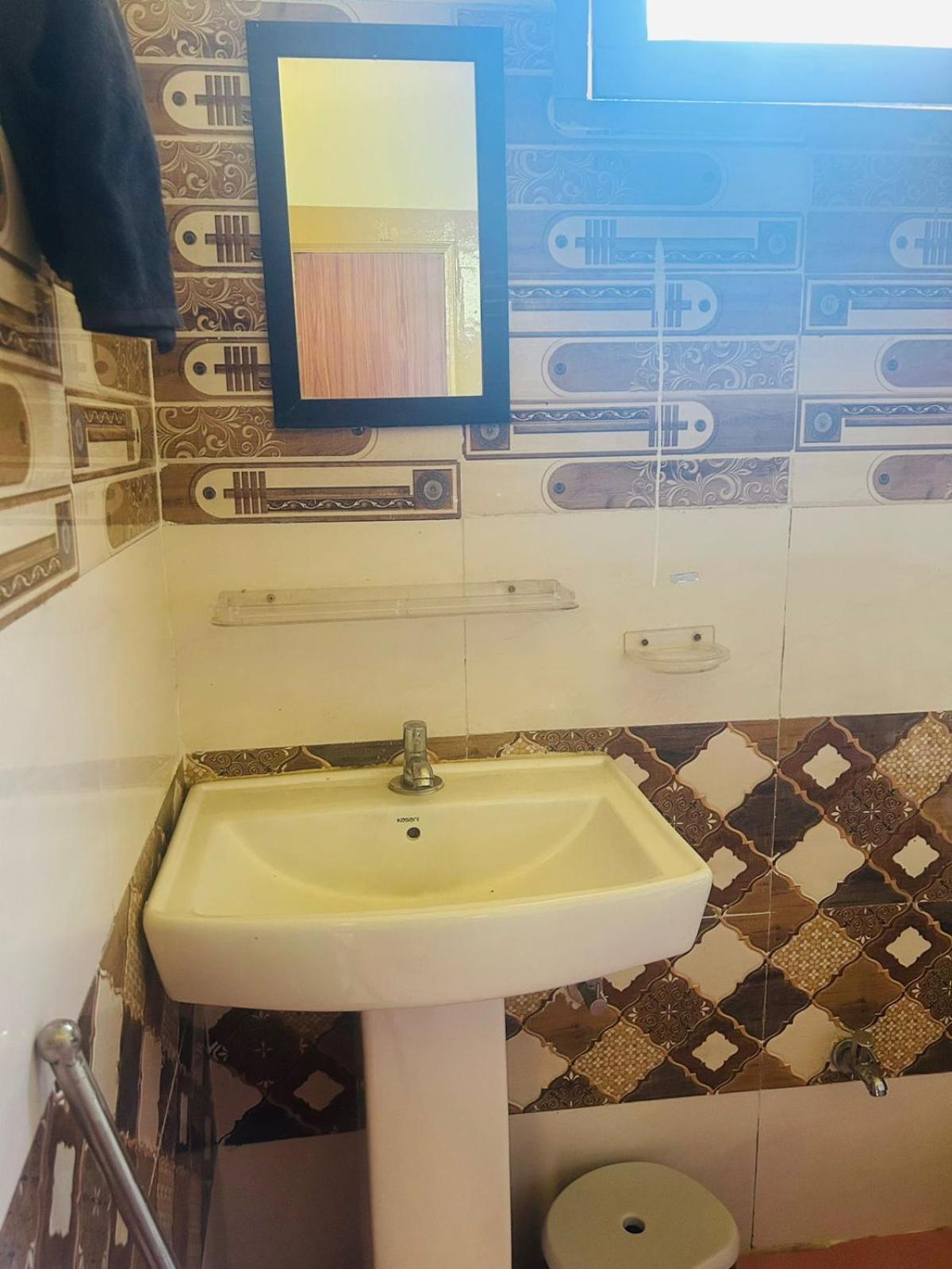 Tafreegram Hotel Kalgha Екстериор снимка